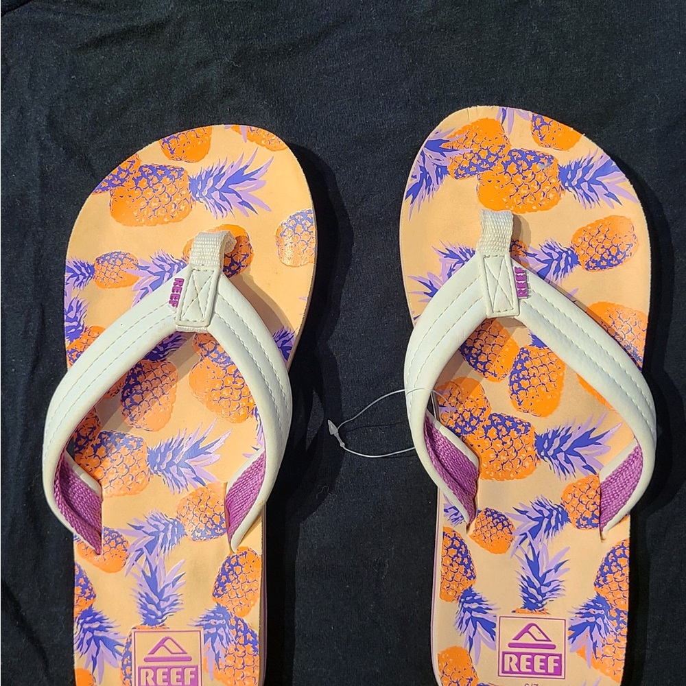 Reef kids sandals size 6/7